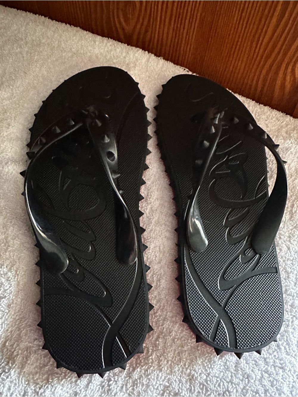 ✨ Christian Louboutin Loubi Donna Spike Flip-Flops – Size 37 ✨ - Picture 3 of 4